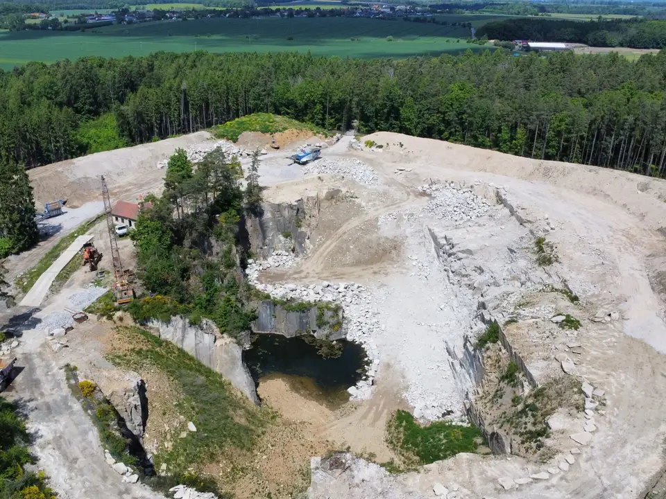 Lom Žernovka z dronu